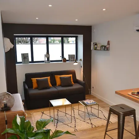 Le Burlat - - Lyon - *
